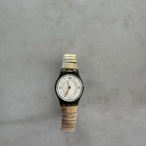 Vintage Swatch Lady Little Rock (1994) – Gold Stretch Band – 25mm Quartz Watch